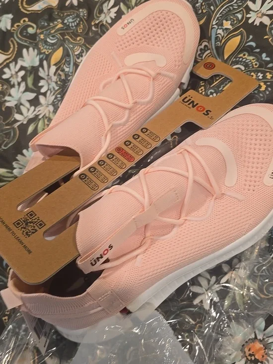 New Unisex Women's Breathable Pink Knit Slip-On Sneakers - Picture 2 of 3